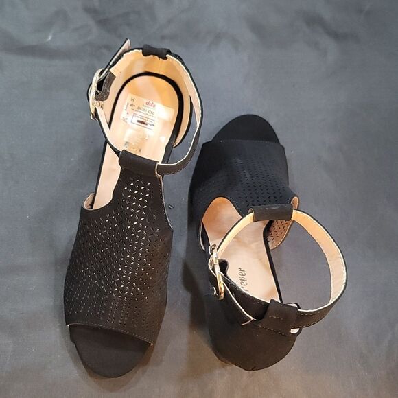 BRAND NEW FOREVER T-STRAP BLOCK-HEEL OPEN TOE BOOTIE - Picture 5 of 15